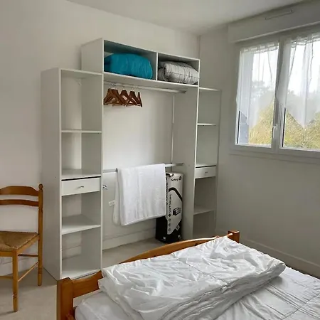 A Frehel, Grand Jardin.b Appartement